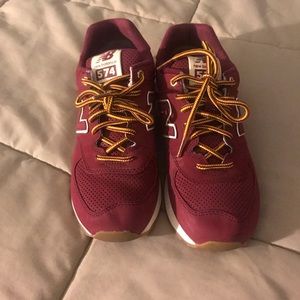 574 New Balance (Maroon)